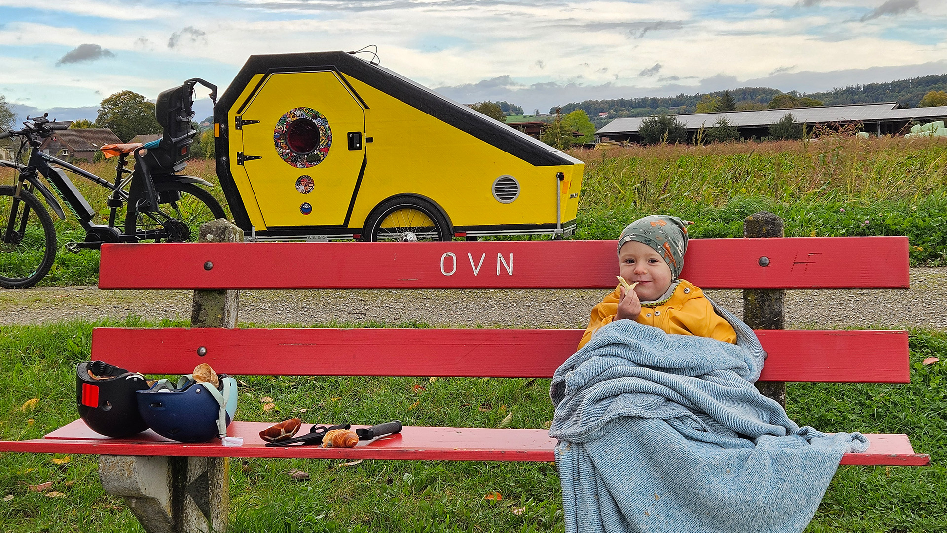 Trike trailer with child on bench